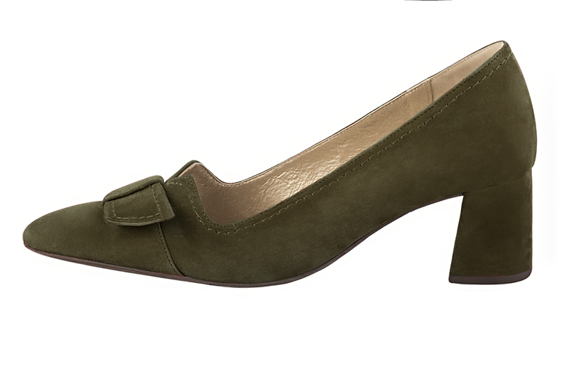 Khaki green women's dress pumps, with a knot on the front. Tapered toe. Medium flare heels. Profile view - Florence KOOIJMAN